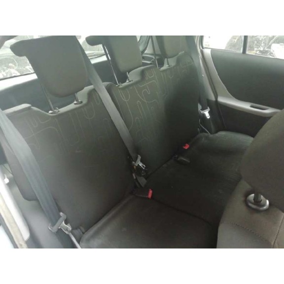 toyota yaris del año 2011