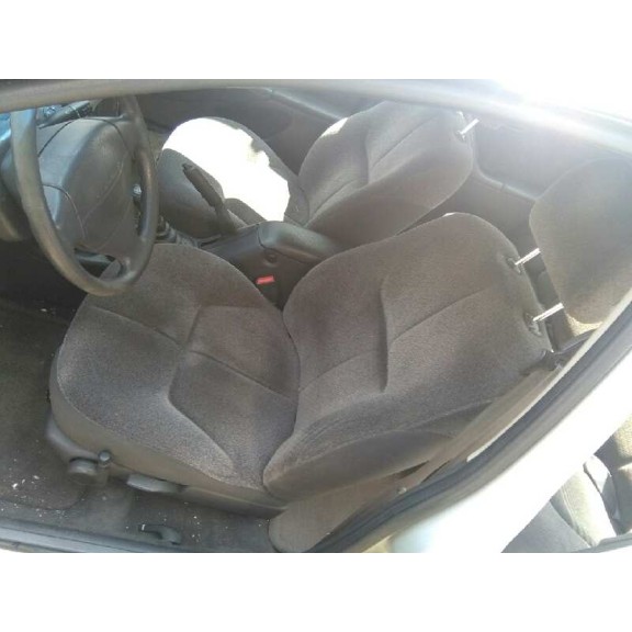 chrysler stratus berlina (ja) del año 2000