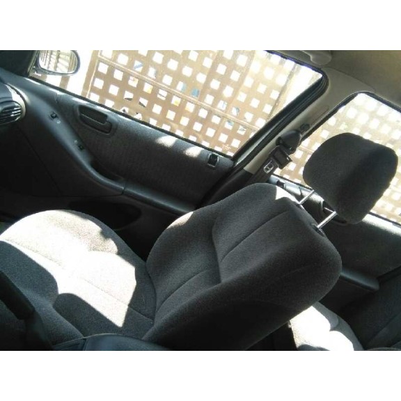 chrysler stratus berlina (ja) del año 2000