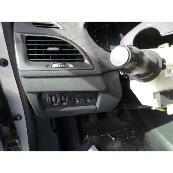 renault megane iii berlina 5 p del año 2012