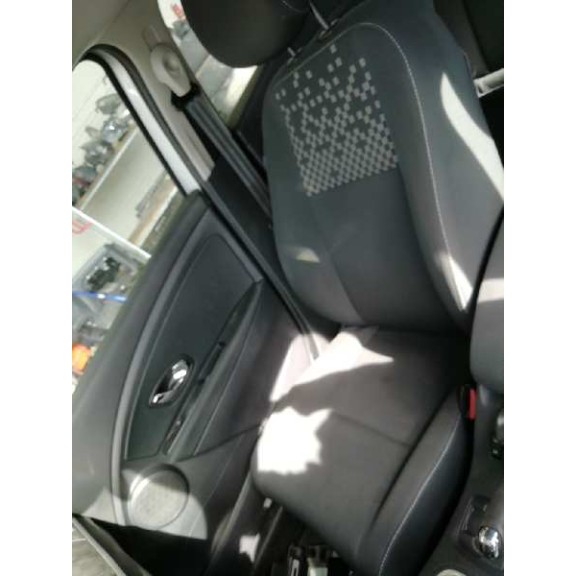 renault megane iii berlina 5 p del año 2012