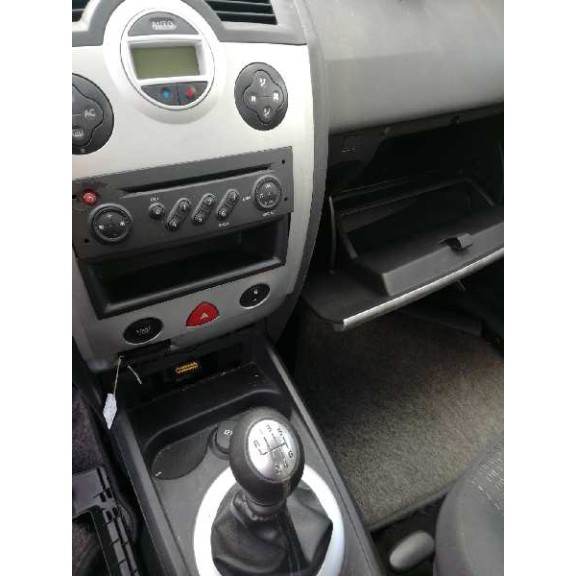 renault megane ii classic berlina del año 2009