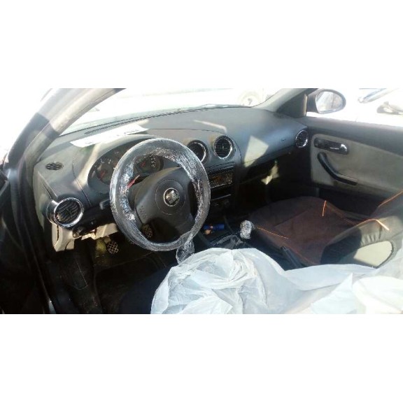 seat ibiza (6l1) del año 2002