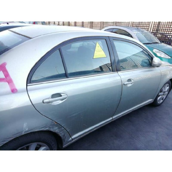 toyota avensis berlina (t25) del año 2006