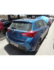 toyota auris del año 2012