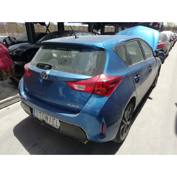 toyota auris del año 2012