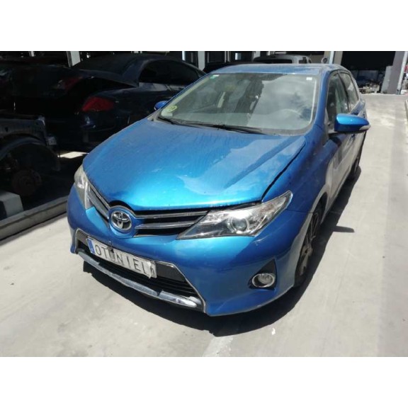 toyota auris del año 2012