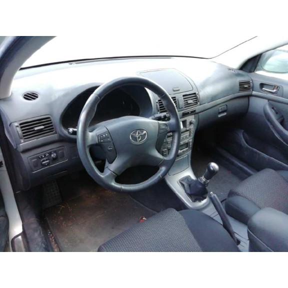 toyota avensis berlina (t25) del año 2006