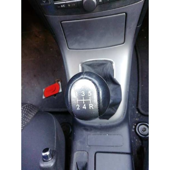 toyota avensis berlina (t25) del año 2006