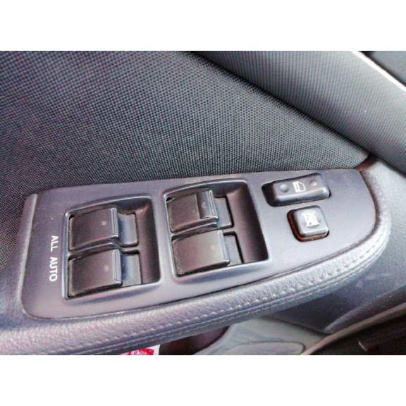 toyota avensis berlina (t25) del año 2006