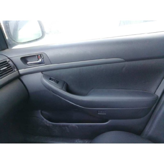 toyota avensis berlina (t25) del año 2006