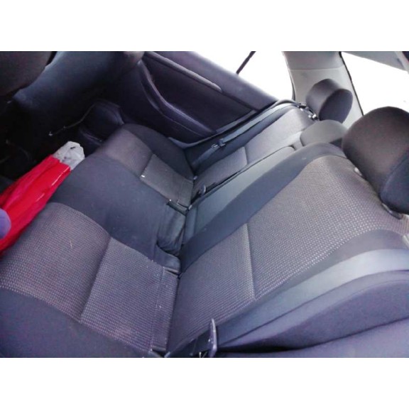 toyota avensis berlina (t25) del año 2006