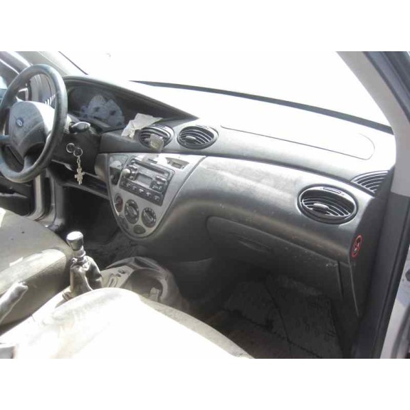 ford focus berlina (cak) del año 2000