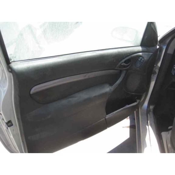 ford focus berlina (cak) del año 2000