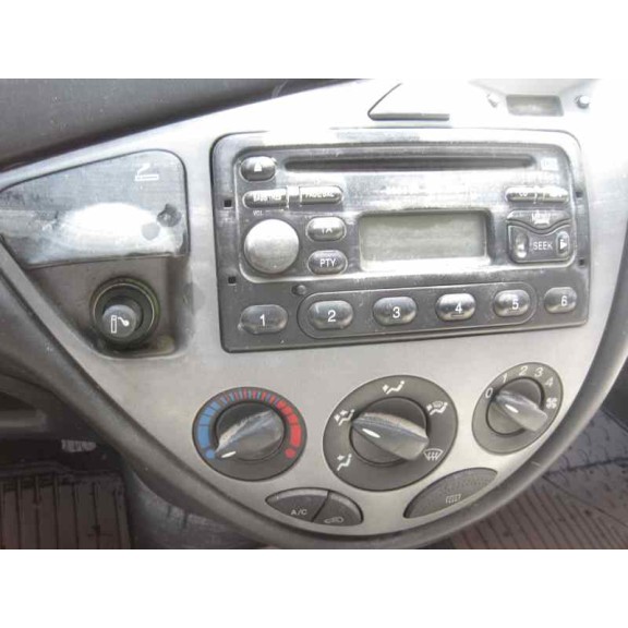 ford focus berlina (cak) del año 2000