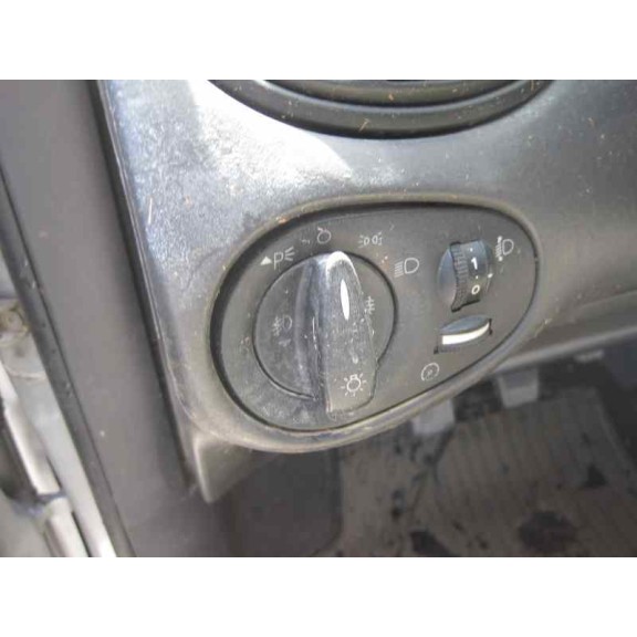 ford focus berlina (cak) del año 2000