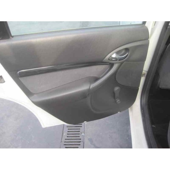 ford focus berlina (cak) del año 2003