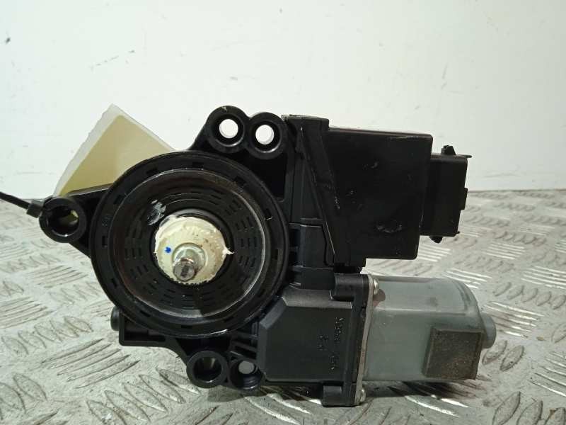 Recambio de motor elevalunas delantero izquierdo para kia cee´d drive referencia OEM IAM 82450A2010  6 PINS