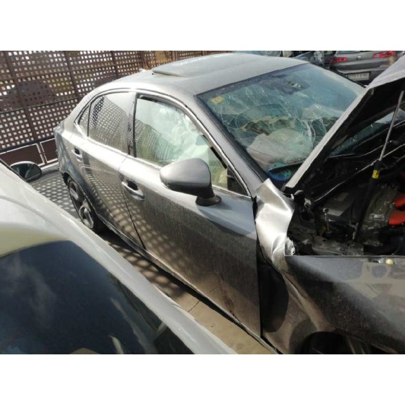 lexus is del año 2015