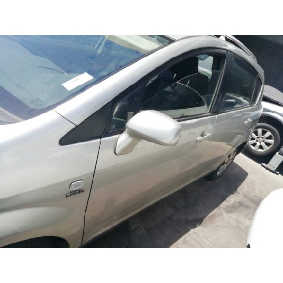 toyota corolla verso (r1) del año 2004