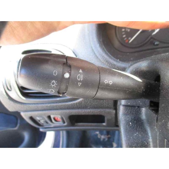 peugeot 206 berlina del año 2002