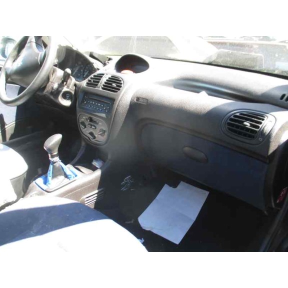 peugeot 206 berlina del año 2002