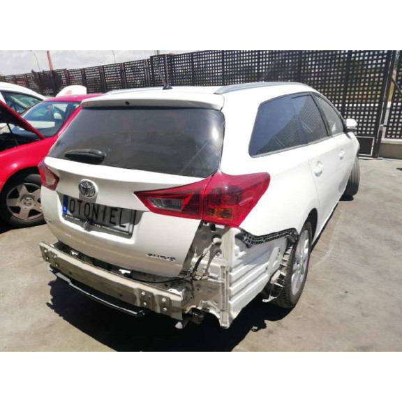 toyota auris del año 2014