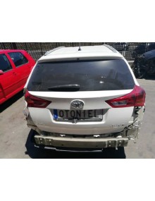 toyota auris del año 2014 2