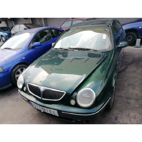 lancia lybra berlina del año 2000