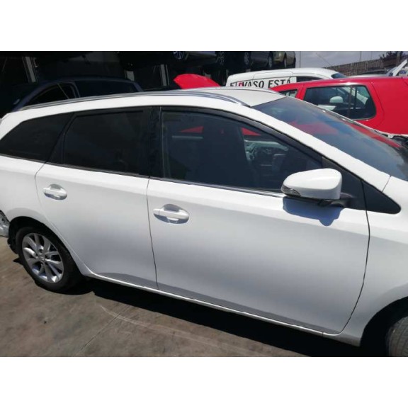 toyota auris del año 2014