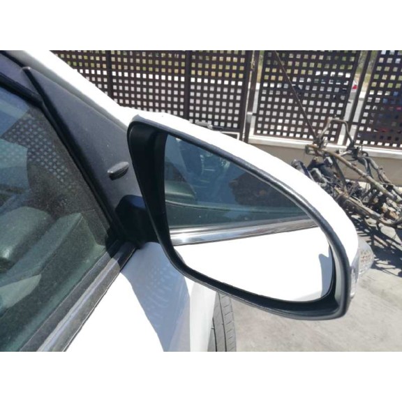 toyota auris del año 2014