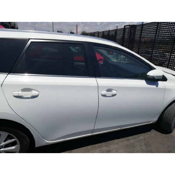 toyota auris del año 2014