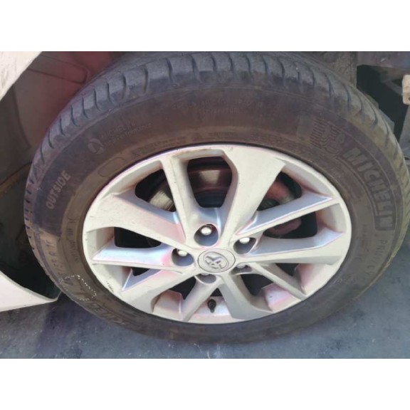 toyota auris del año 2014