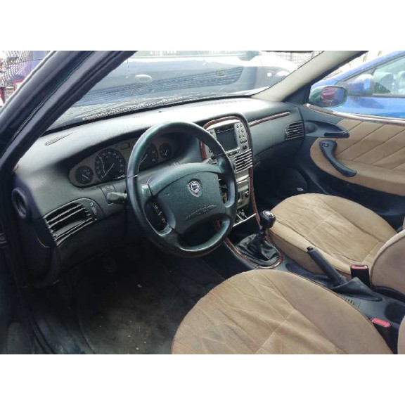 lancia lybra berlina del año 2000