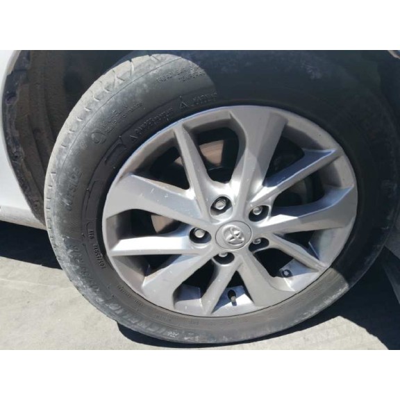 toyota auris del año 2014