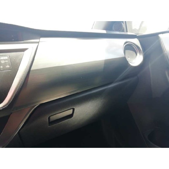 toyota auris del año 2014