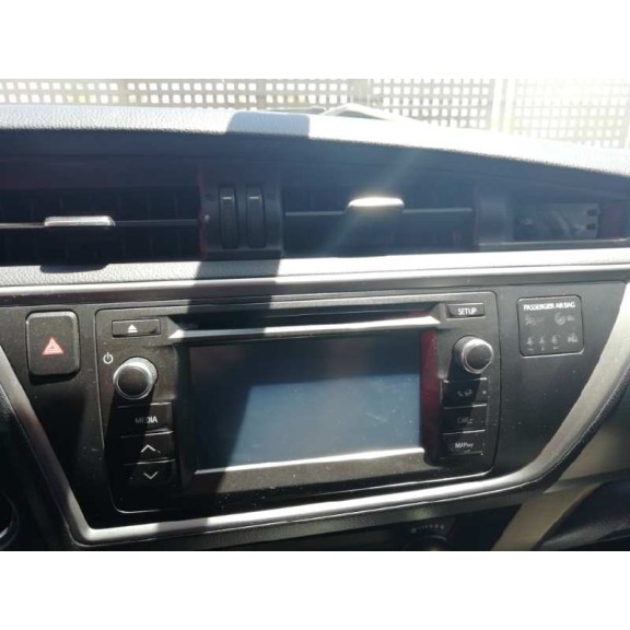 toyota auris del año 2014