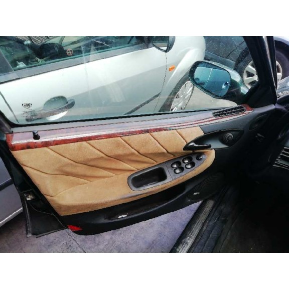 lancia lybra berlina del año 2000