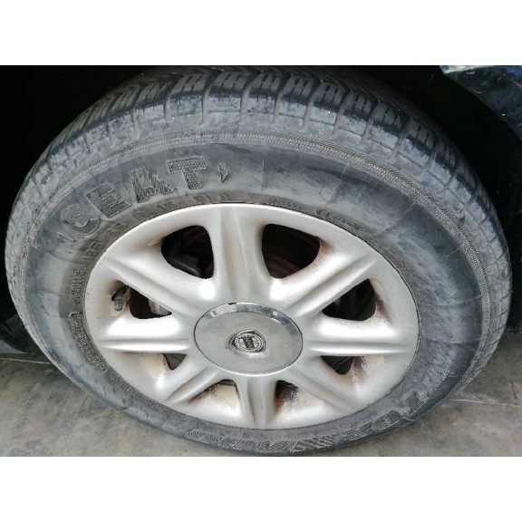 lancia lybra berlina del año 2000