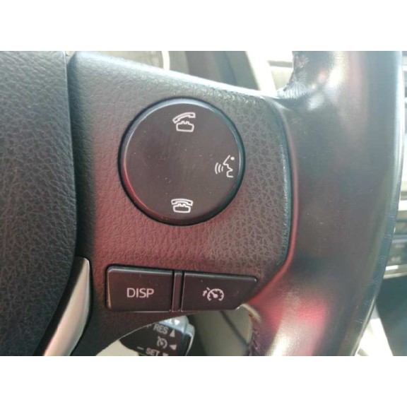 toyota auris del año 2014