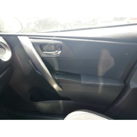 toyota auris del año 2014