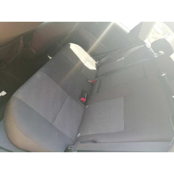 toyota auris del año 2014