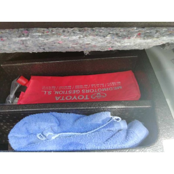 toyota auris del año 2014