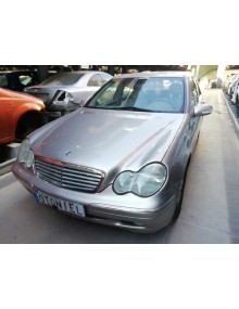 mercedes-benz clase c (w203) berlina del año 2001