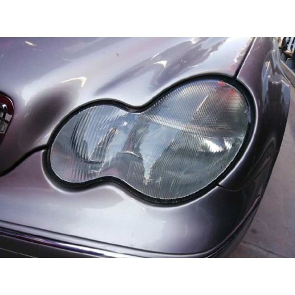 mercedes-benz clase c (w203) berlina del año 2001