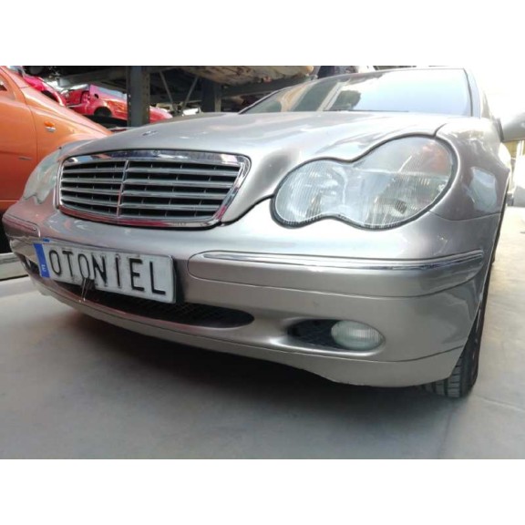 mercedes-benz clase c (w203) berlina del año 2001