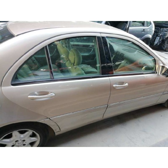 mercedes-benz clase c (w203) berlina del año 2001