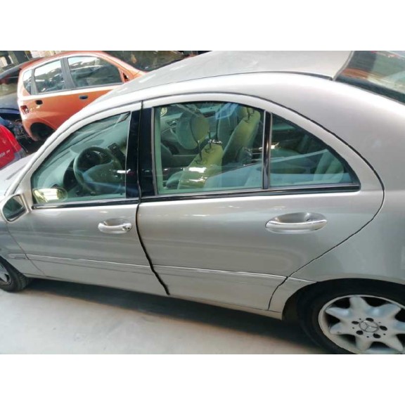 mercedes-benz clase c (w203) berlina del año 2001