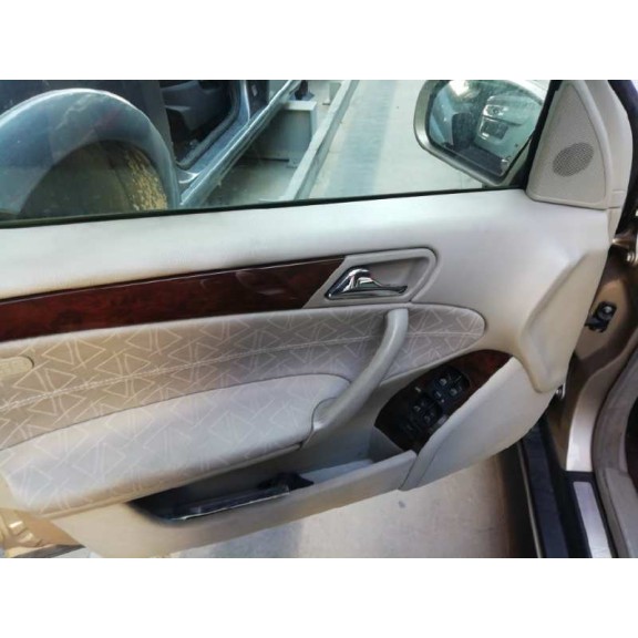 mercedes-benz clase c (w203) berlina del año 2001