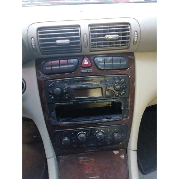 mercedes-benz clase c (w203) berlina del año 2001